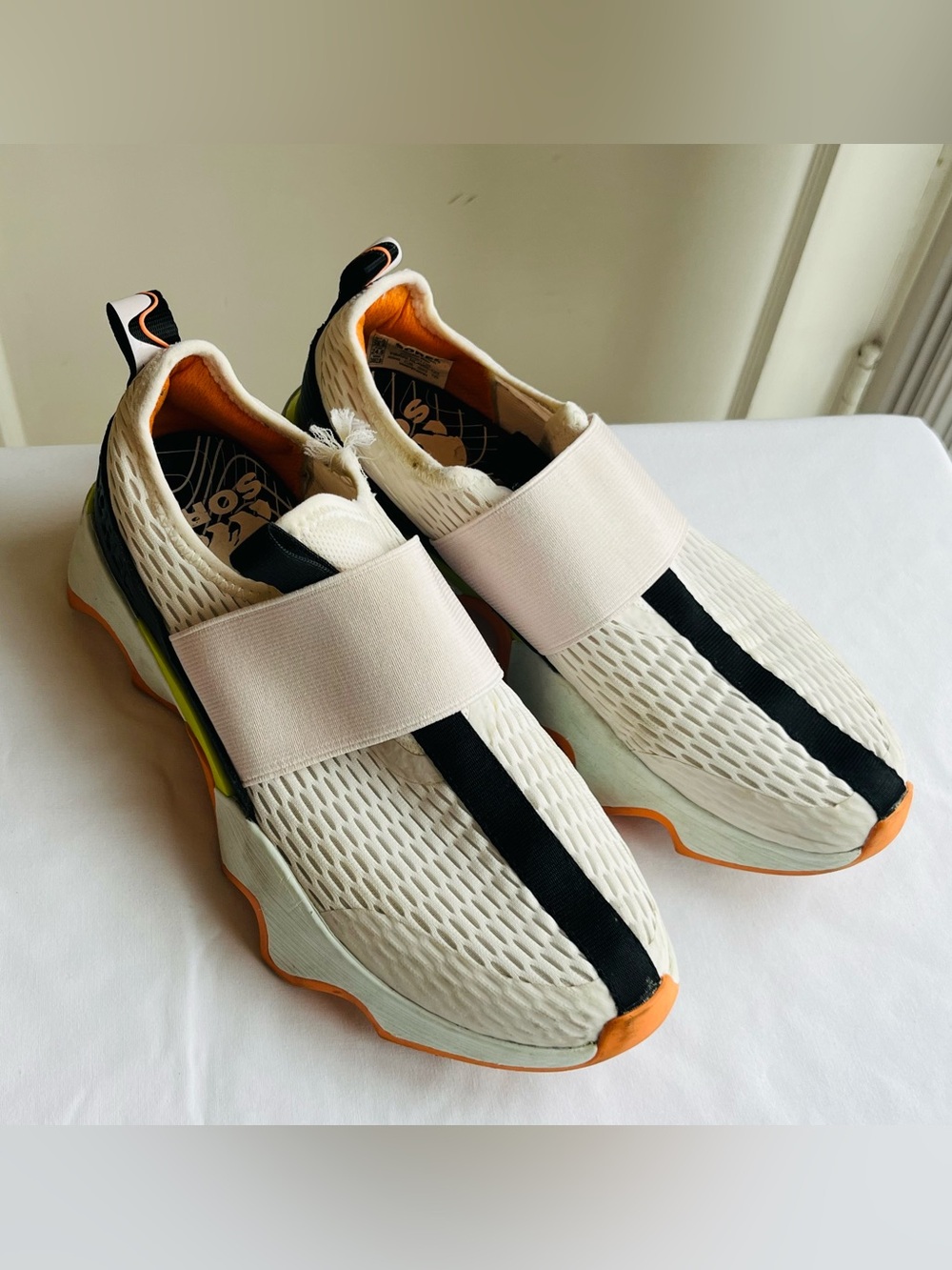 Sorel Kinetic Slip-On Sneakers Women’s 7.5 White Orange Athletic Shoes